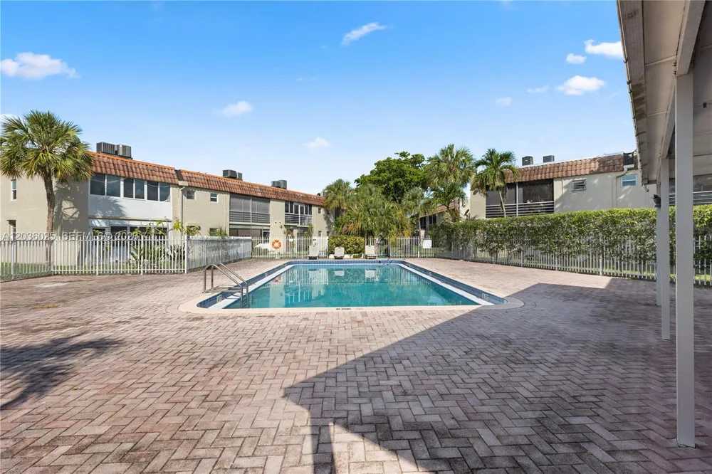 3777 NW 78th Ave #9C Davie, FL 33024