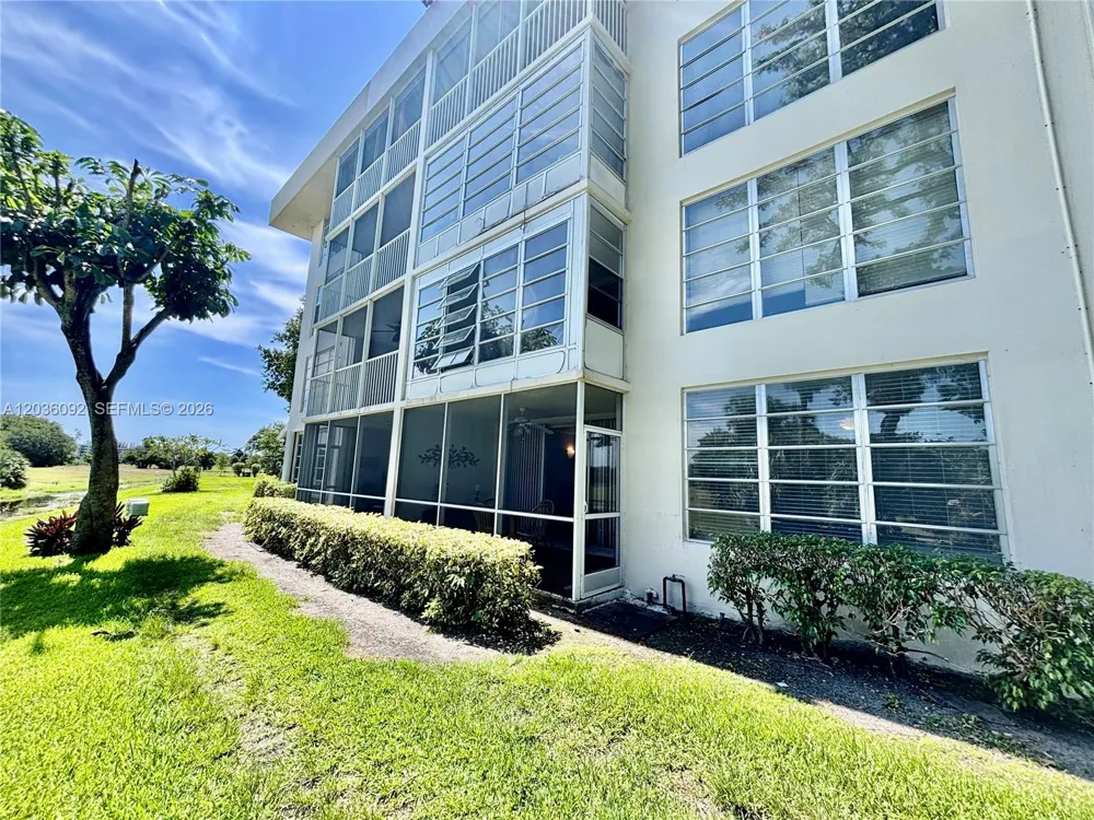 3051 S Palm Aire Dr #102 Pompano Beach, FL 33069