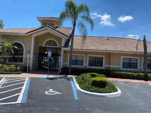 300 W Palm Cir W #208