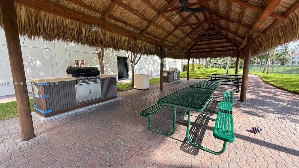 19501 W Country Club Dr #1212 Aventura, FL 33180