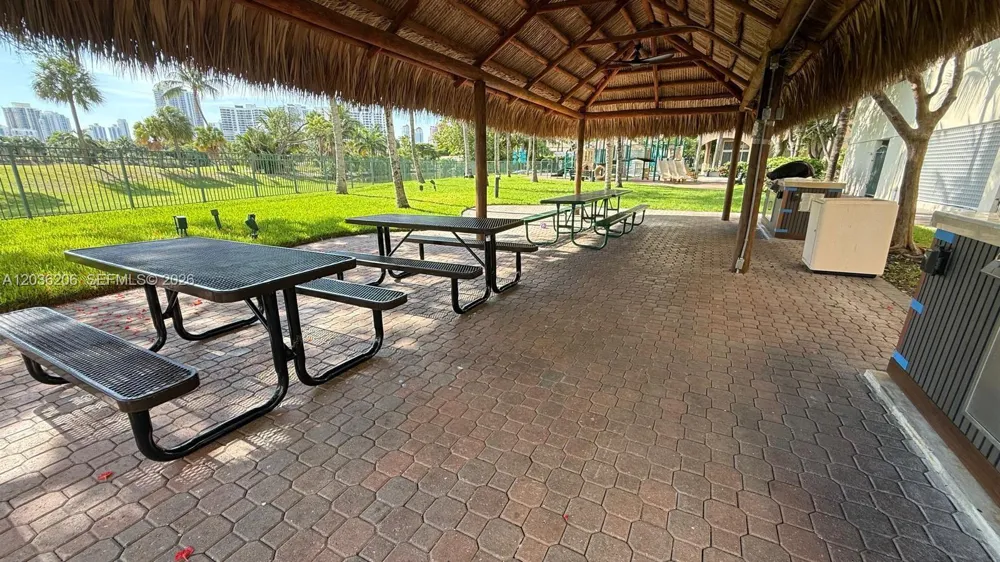 19501 W Country Club Dr #1212 Aventura, FL 33180