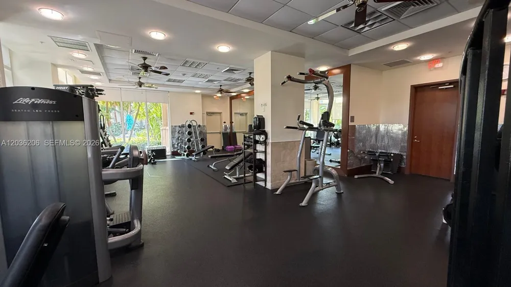 19501 W Country Club Dr #1212 Aventura, FL 33180