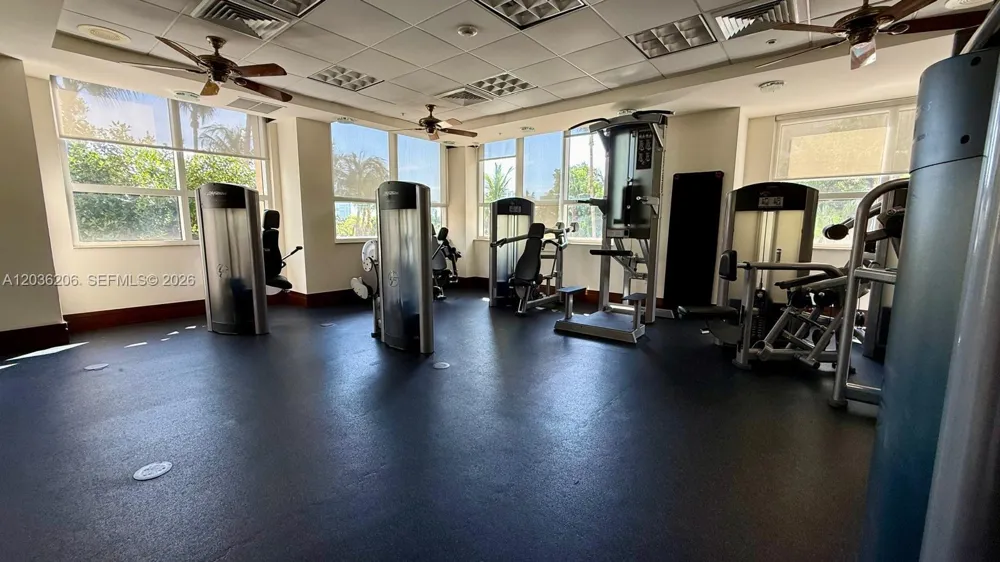 19501 W Country Club Dr #1212 Aventura, FL 33180