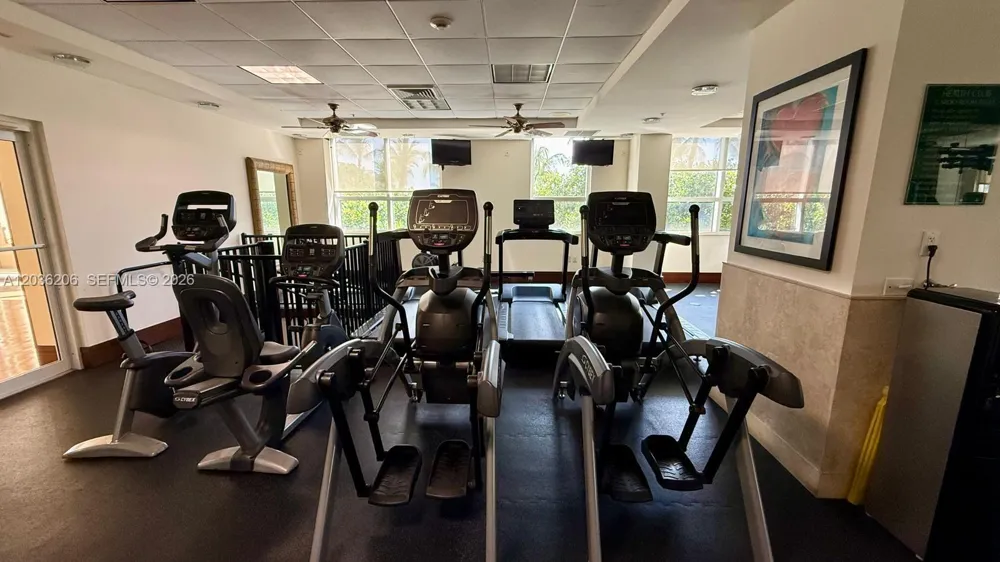 19501 W Country Club Dr #1212 Aventura, FL 33180