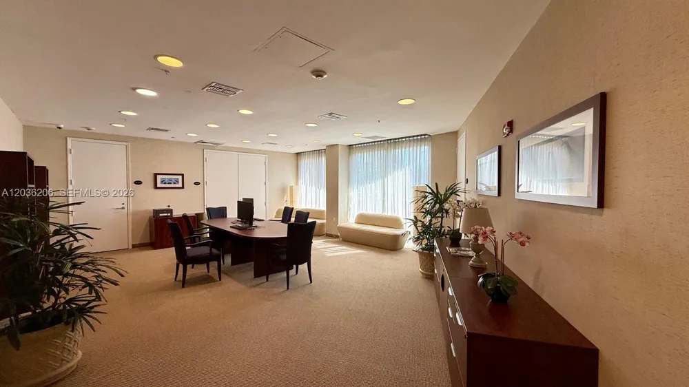 19501 W Country Club Dr #1212 Aventura, FL 33180