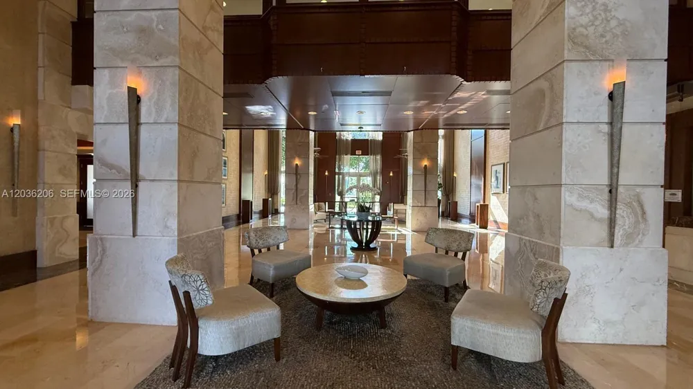 19501 W Country Club Dr #1212 Aventura, FL 33180