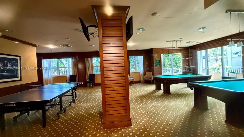 19501 W Country Club Dr #1212 Aventura, FL 33180