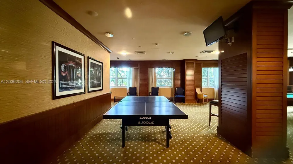 19501 W Country Club Dr #1212 Aventura, FL 33180