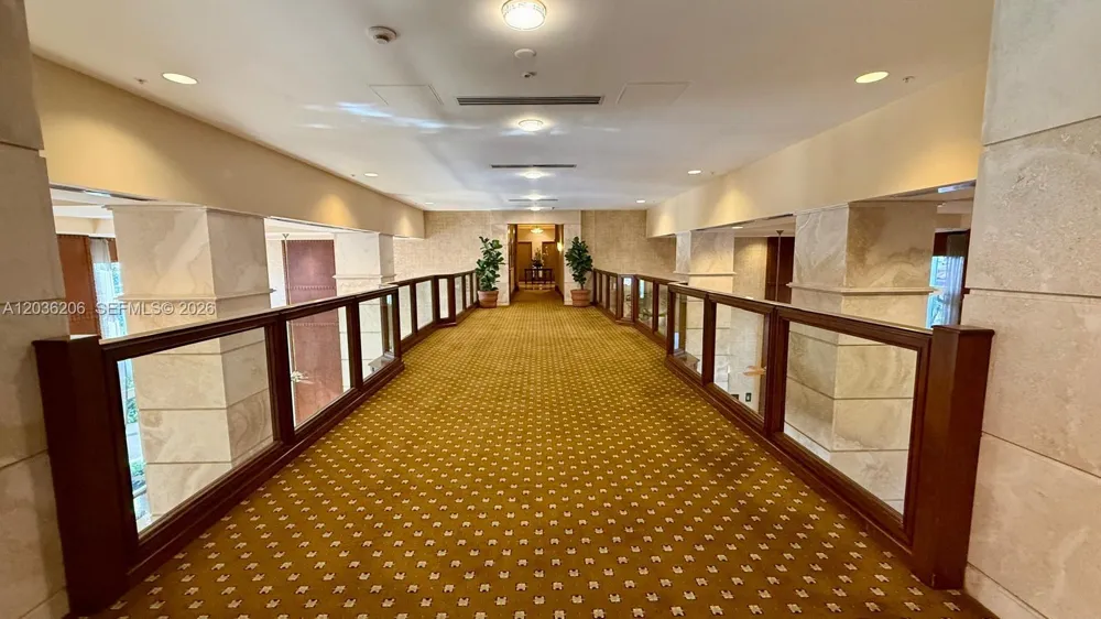 19501 W Country Club Dr #1212 Aventura, FL 33180