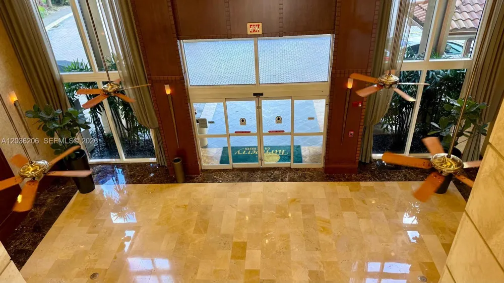 19501 W Country Club Dr #1212 Aventura, FL 33180