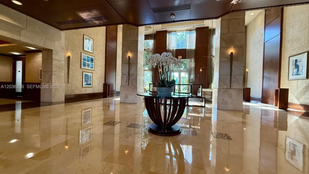 19501 W Country Club Dr #1212 Aventura, FL 33180