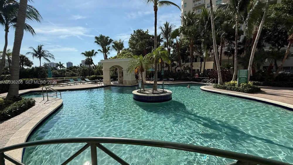 19501 W Country Club Dr #1212 Aventura, FL 33180