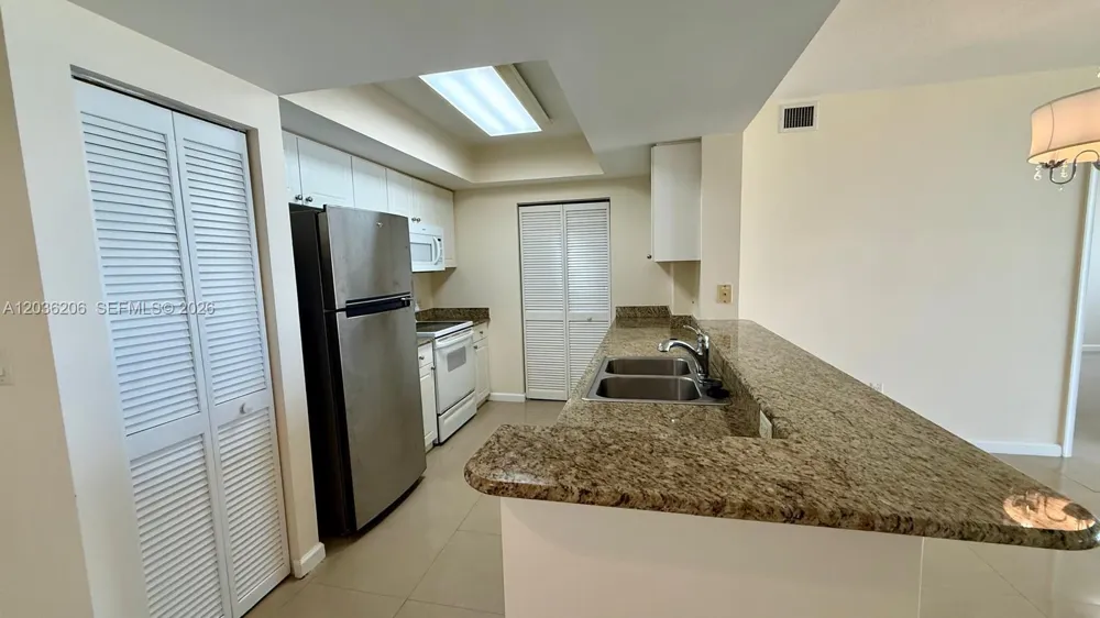 19501 W Country Club Dr #1212 Aventura, FL 33180