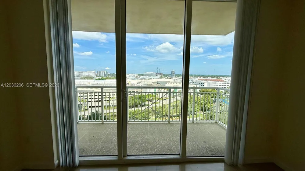19501 W Country Club Dr #1212 Aventura, FL 33180