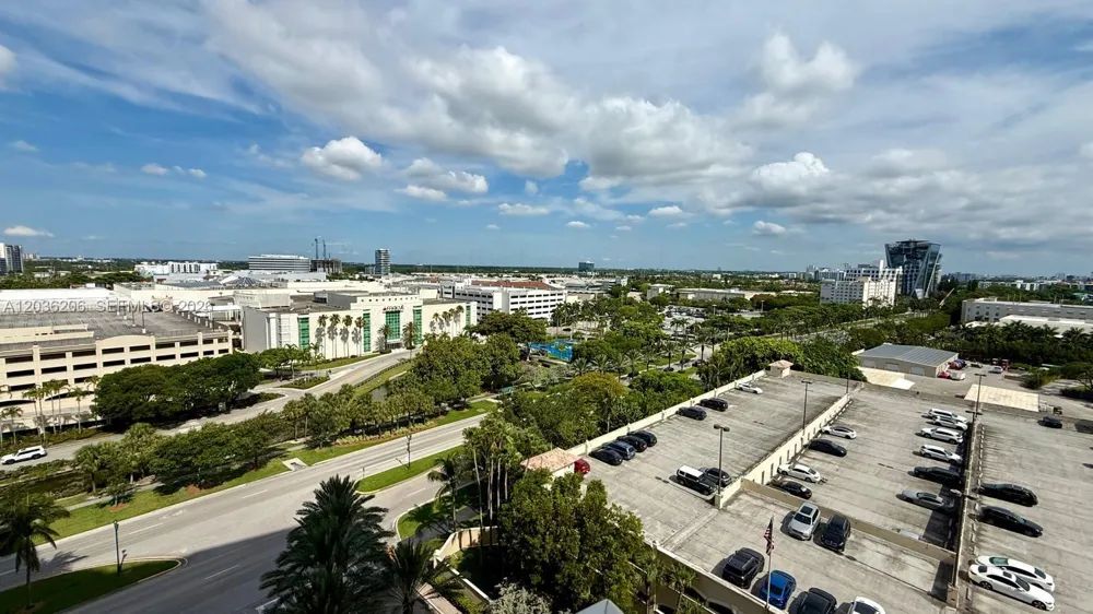 19501 W Country Club Dr #1212 Aventura, FL 33180