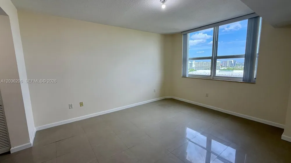 19501 W Country Club Dr #1212 Aventura, FL 33180