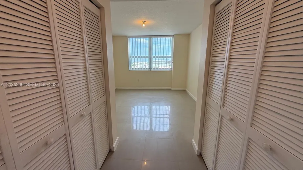 19501 W Country Club Dr #1212 Aventura, FL 33180