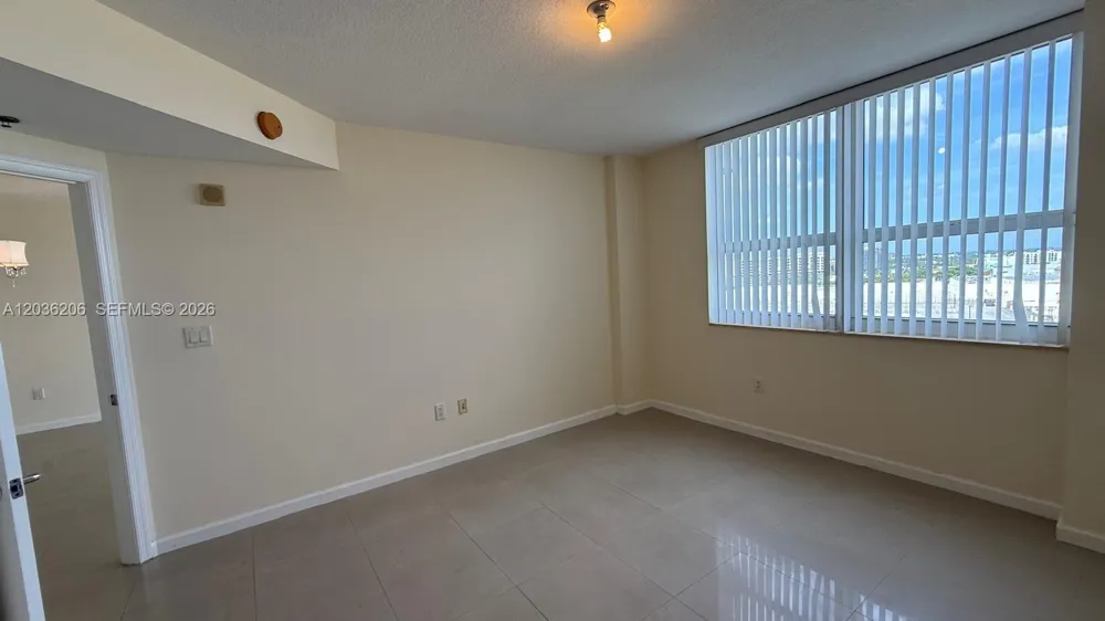 19501 W Country Club Dr #1212 Aventura, FL 33180
