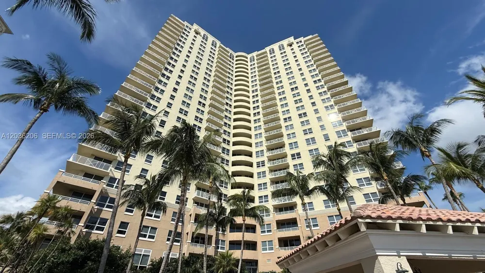 19501 W Country Club Dr #1212 Aventura, FL 33180