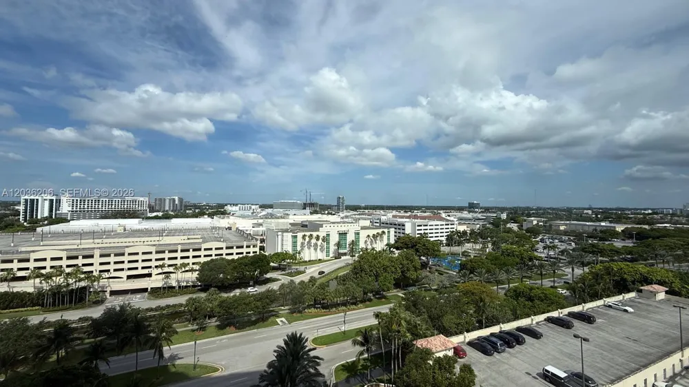 19501 W Country Club Dr #1212 Aventura, FL 33180
