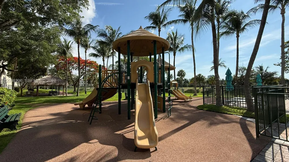 19501 W Country Club Dr #1212 Aventura, FL 33180