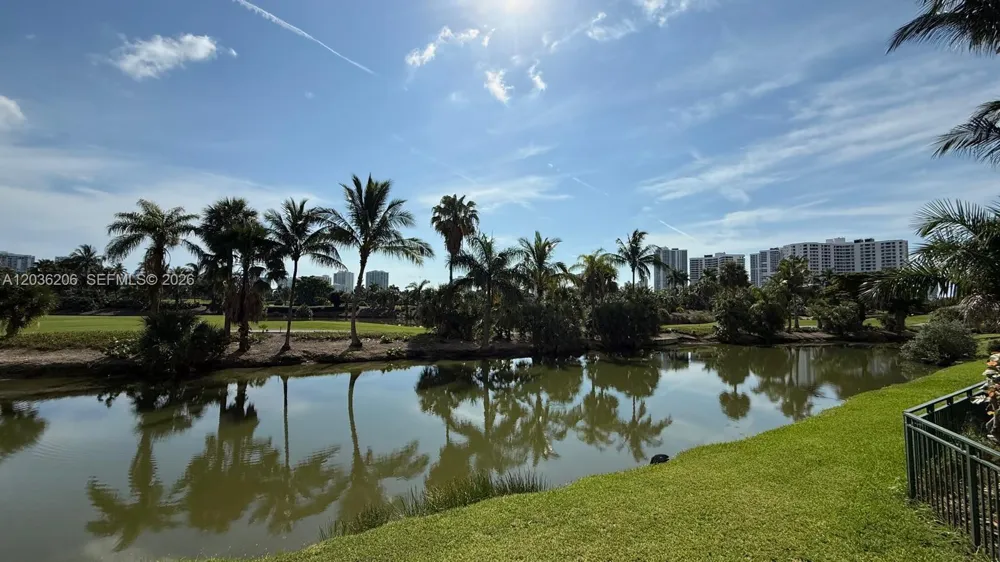 19501 W Country Club Dr #1212 Aventura, FL 33180