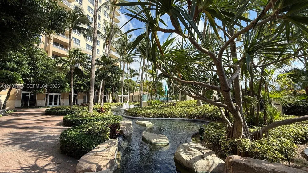 19501 W Country Club Dr #1212 Aventura, FL 33180