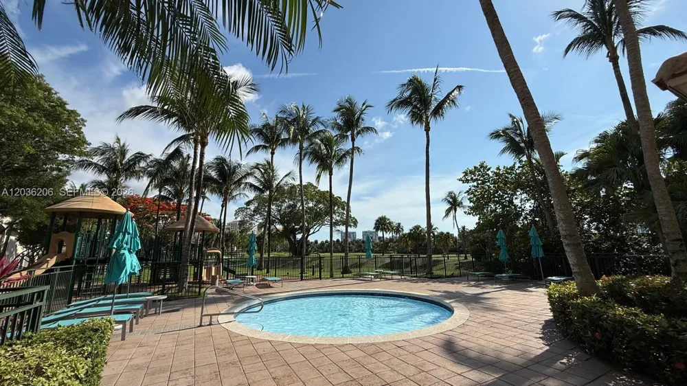 19501 W Country Club Dr #1212 Aventura, FL 33180