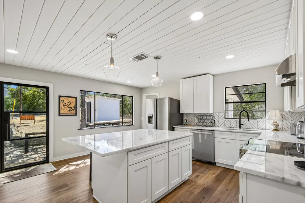24000 Bluebird Lane Marble Falls, TX 78654