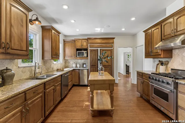 120 LAMONT AVE Alamo Heights, TX 78209