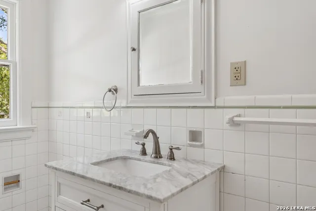 120 LAMONT AVE Alamo Heights, TX 78209
