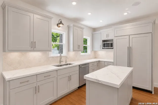 120 LAMONT AVE Alamo Heights, TX 78209