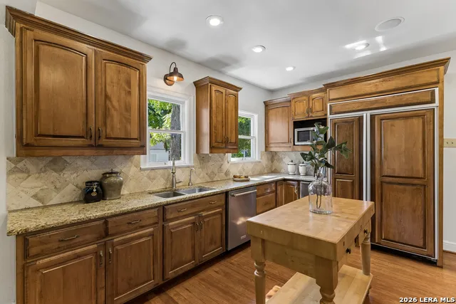 120 LAMONT AVE Alamo Heights, TX 78209