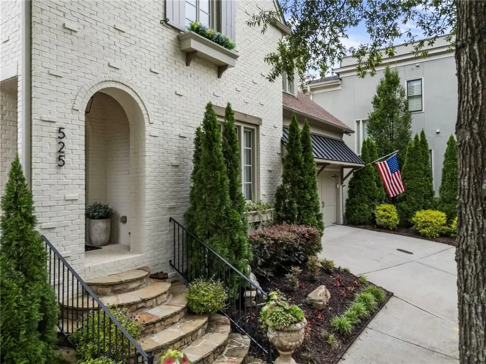 525 Willow Oak Way Roswell, GA 30076