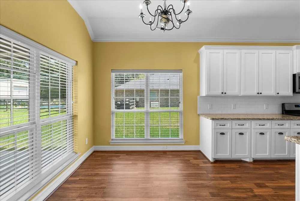 607 Oak Street Anahuac, TX 77514