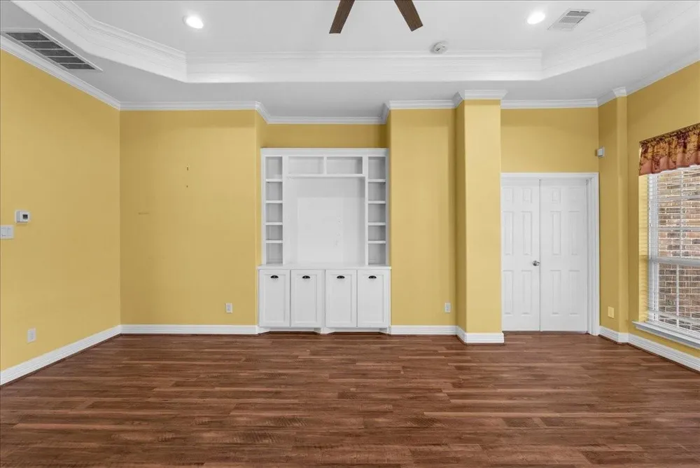 607 Oak Street Anahuac, TX 77514