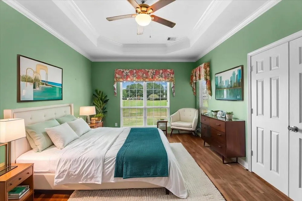 607 Oak Street Anahuac, TX 77514