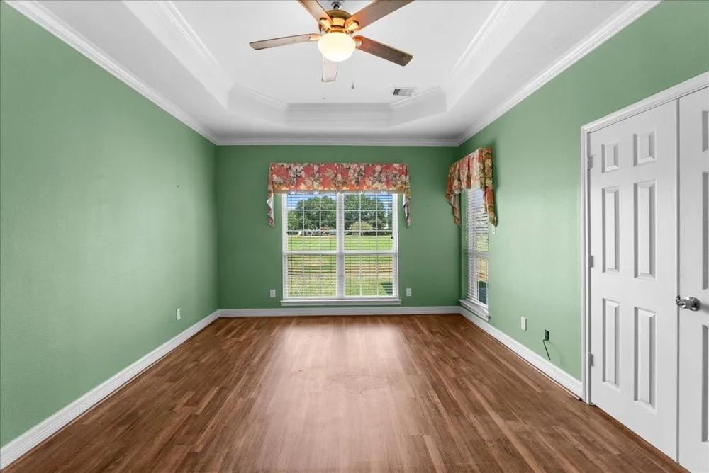 607 Oak Street Anahuac, TX 77514