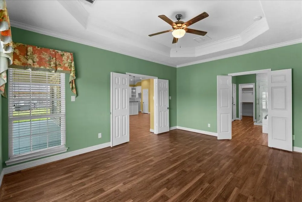 607 Oak Street Anahuac, TX 77514