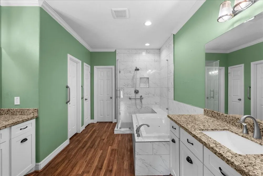 607 Oak Street Anahuac, TX 77514