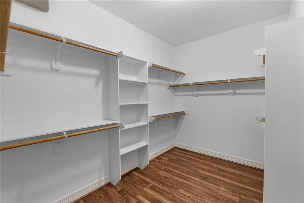 607 Oak Street Anahuac, TX 77514