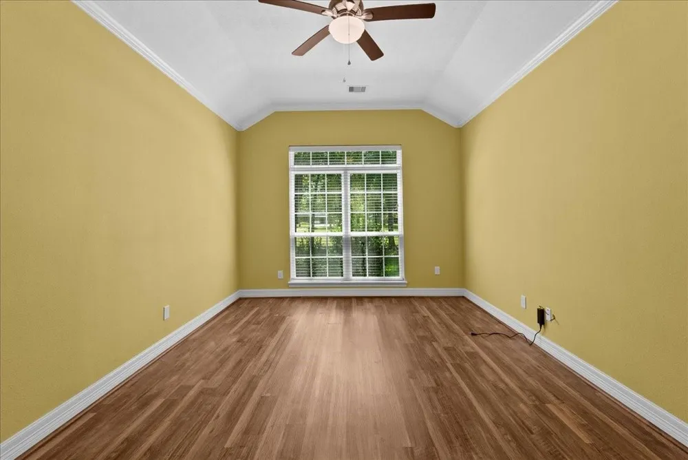 607 Oak Street Anahuac, TX 77514