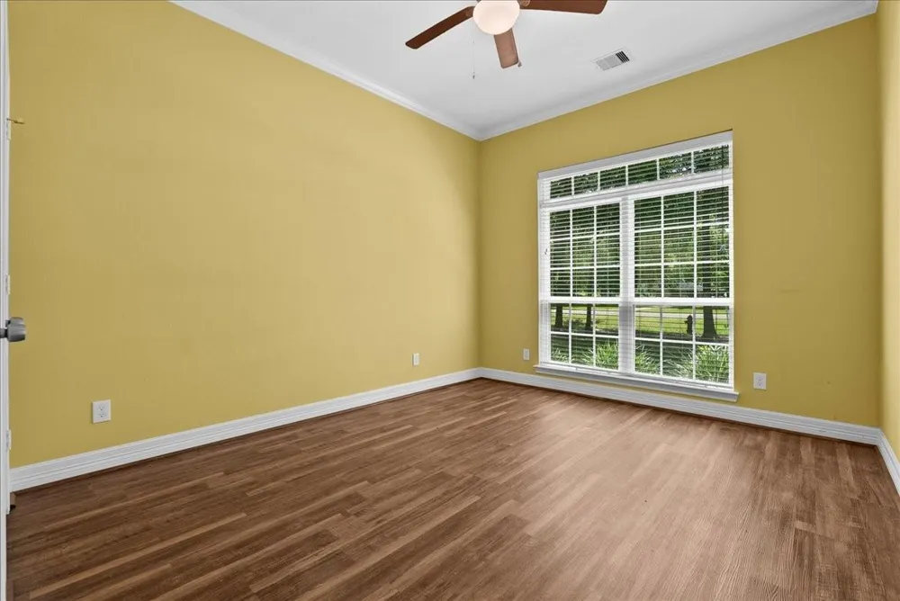 607 Oak Street Anahuac, TX 77514
