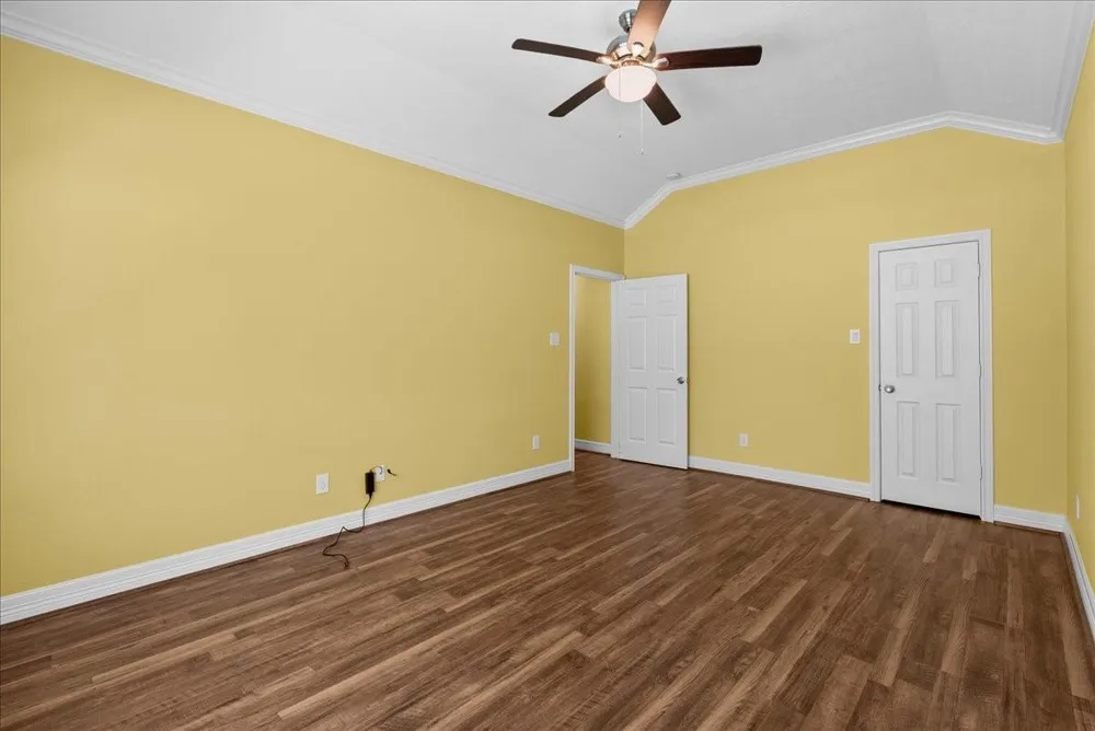 607 Oak Street Anahuac, TX 77514