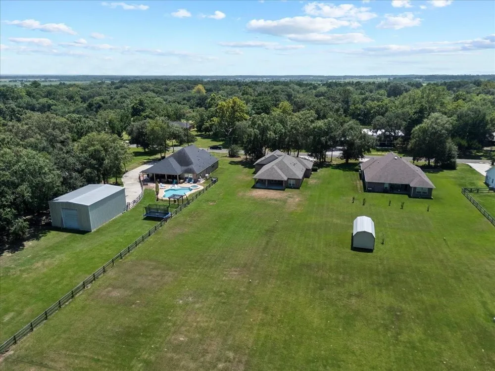 607 Oak Street Anahuac, TX 77514