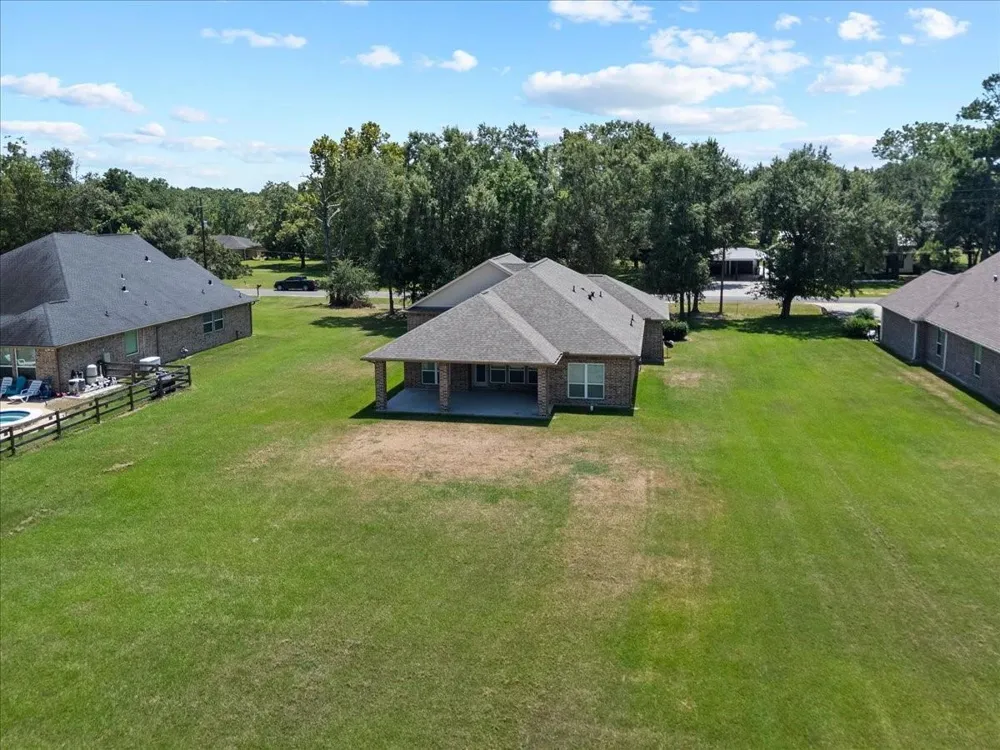 607 Oak Street Anahuac, TX 77514