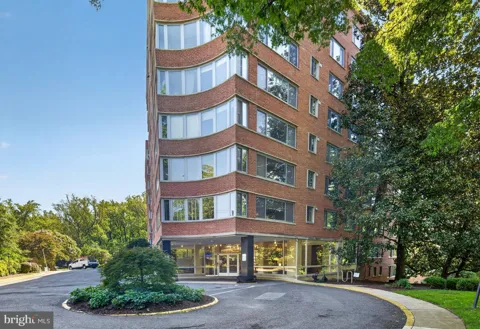 4200 CATHEDRAL AVENUE NW #106