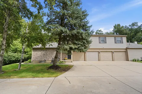 240 Pine Tree Ridge Drive #4