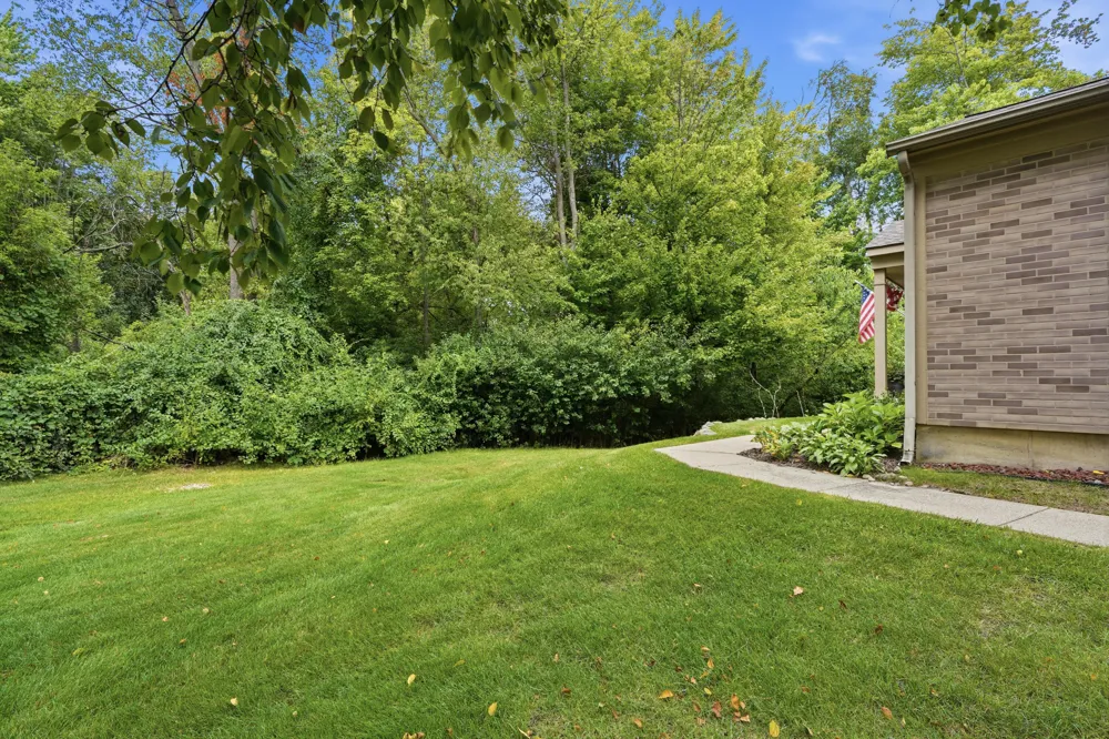 240 Pine Tree Ridge Drive #4 Waterford, MI 48327