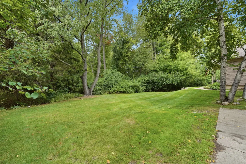 240 Pine Tree Ridge Drive #4 Waterford, MI 48327
